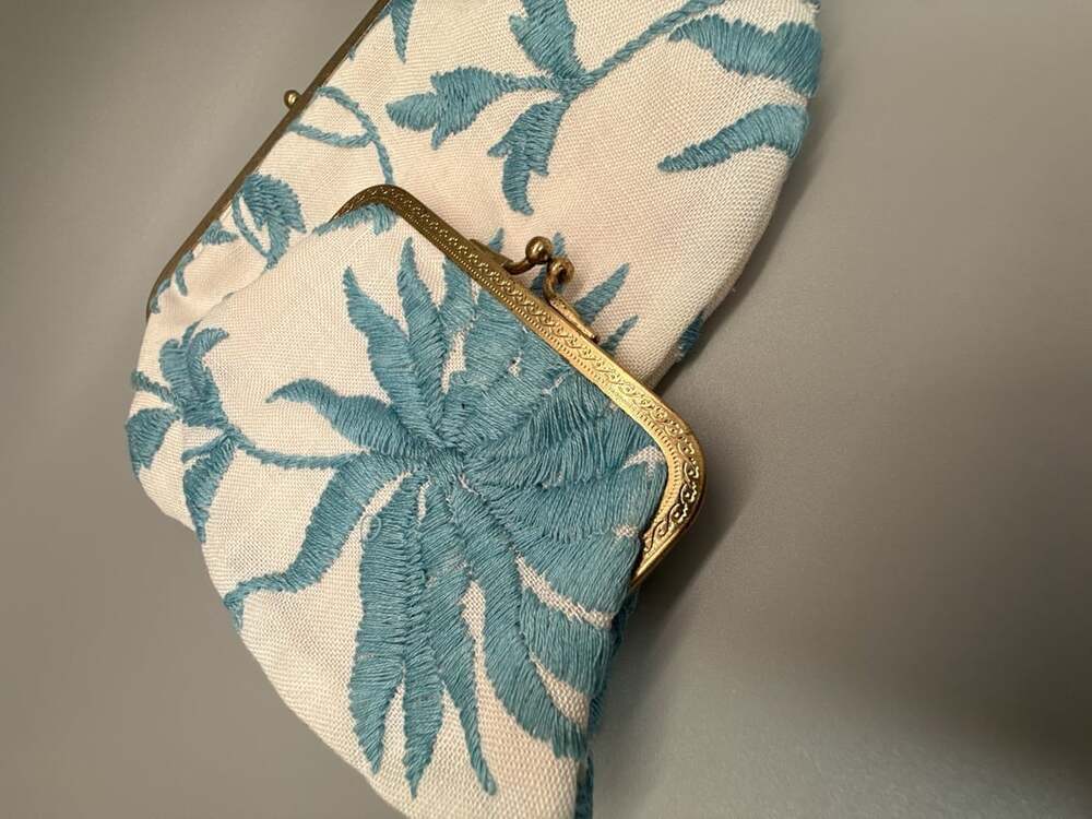Handmade Hand Embroidered Tropical Kiss Lock Coin Purse Set Blue Ivory OOAK Vtg - Picture 15 of 16